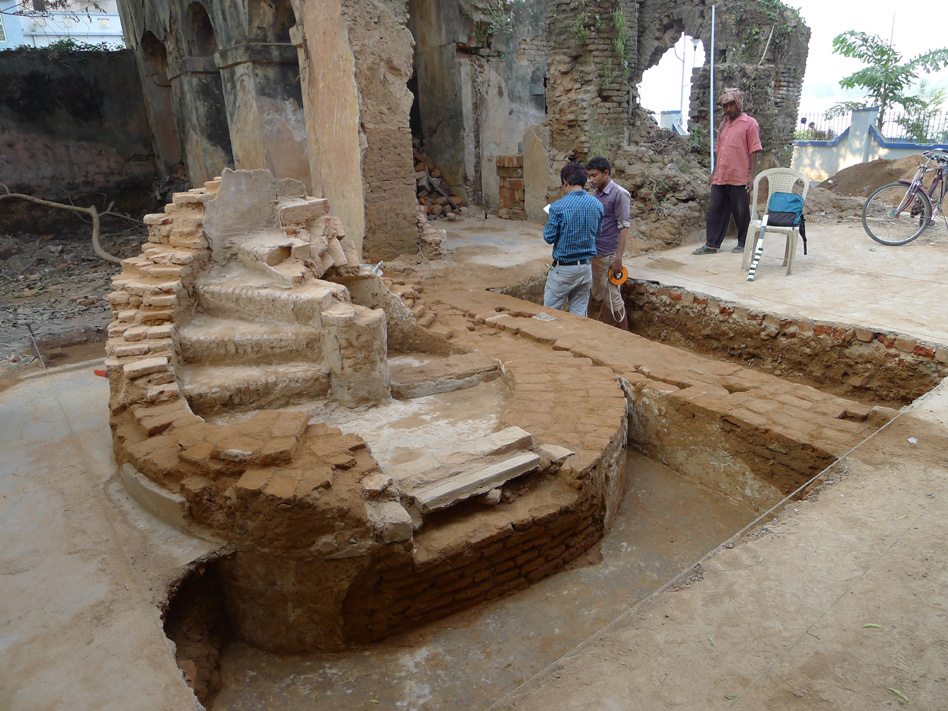 Denmark Tavern excavation of former spiral staircase Nov 2015